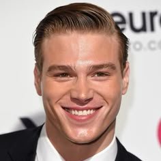 RBrayrobertto's profile picture. 📚 “Continuously expanding my knowledge through research and education to provide the best training strategies for my clients.”