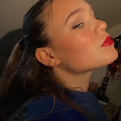 Polinevd's profile picture. I overdrink, overthink and underachieve, at least I’m consistent.