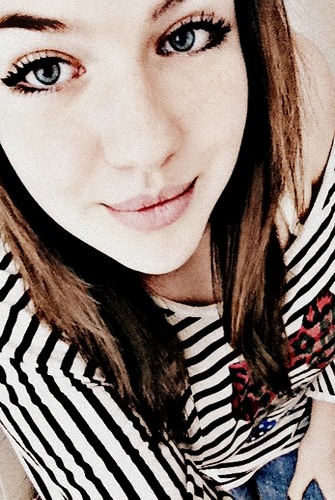 I'm from Bulgaria. I love 1D, Harry Styles and british boys. I can't live without my family and friends. Follow me if u want.