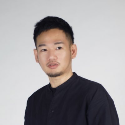 hirotsuguhorii's profile picture. 写真家｜京都在住｜非性愛的な近さへの欲望を手がかりにして、家族という語り方をしなくてもいいような〈 弱い親密さ 〉のあり方を考えています🦕🦖｜現在 『りんご通信』（赤々舎）にエッセイを掲載して頂いています🍎｜https://t.co/zWepR3rSul