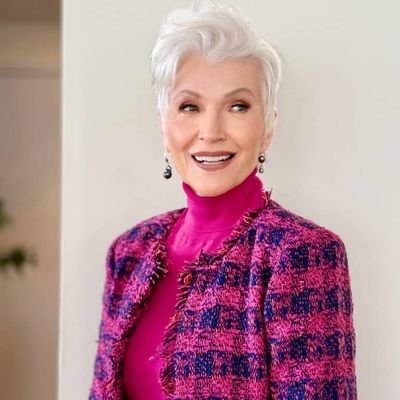 𝟭𝟬𝟭 following 𝟭.𝟭𝗠 followers 𝟱 subscriptions Bestselling International Author of A Woman Makes A Plan _ Doctor of Dietetics 9💃 #ItsGreatToBe77
