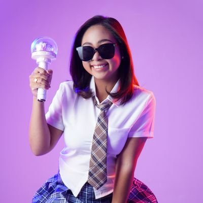 pumunta ng concert na Jeonghan Bias
nawreck ni Dino