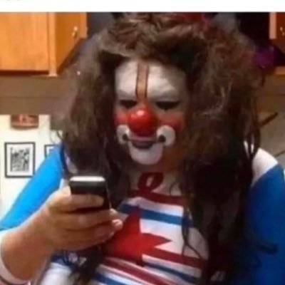 silver_cesar's profile picture. que lees? ve a tragar bienestar y regresa