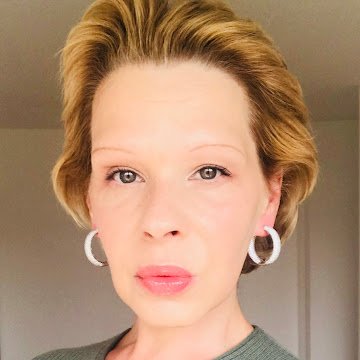 LaraChicofsky's profile picture. Content creator/co-host @doubledealpod, writer, slightly offensive Bostonian and digital nomad.