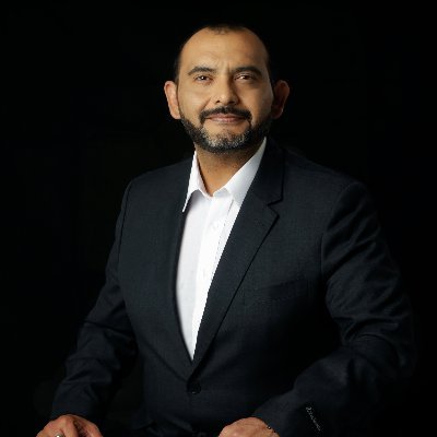 🚀 Ayudo a emprendedores a crecer con estrategias digitales, desarrollo personal y principios de fe. Conecta propósito y éxito con herramientas prácticas para m