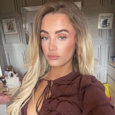 goddessrhi18's profile picture. 23 petite 🇮🇪narcissistic brat 👸€35 Tribute... UNBLOCK FEE €150