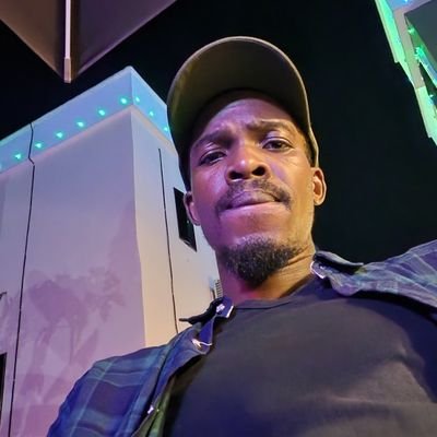 EhinzeP's profile picture. Interior design | Flim & theatre | Lover of the arts.