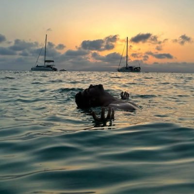 LittleBigBoy_88's profile picture. 1988 - Soñador y algo fuera de lo común. Soy friki, pero me ducho. Mallorca Paradise 🌴 - LGTB+ -