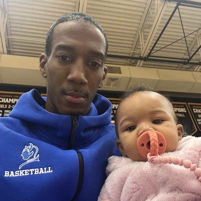 Indian Hills CC Alum - UMKC Alum - Retired Professional Basketball Player 🇺🇸🇸🇪🇧🇬 - 17U EYBL 🏀 Coach for @mokanbasketball Asst Men’s 🏀 Coach @kck_mbb