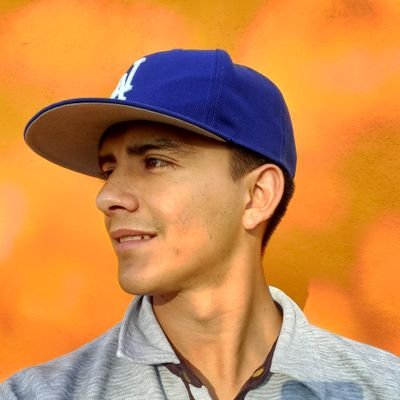 AlaanVegga's profile picture. azul se mira