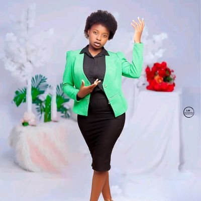 Media personality |Ghostwriter🖌️ |poet |Voice over artist |Events host🎤|ManUtdfan❤️💯
cnt: omegankhandwe4@gmail.com