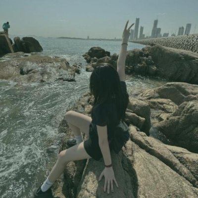 ManjoSwag's profile picture. 喜欢古董字画，也收藏时光背后的故事