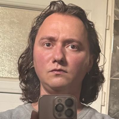 OUstungelen's profile picture. Anlamlı olan güzel şeyler değerlidir, karanlığın dokunduğu herşey uzak dursun