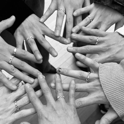 eussyaeussya's profile picture. ATINY vibing through comebacks ✨💛 No stress, just good times!