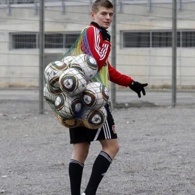 real_umar00's profile picture. #HALA MADRID🤍🤍🤍
Efootball player🎮🇬🇭
CR7🐐 fan🔥