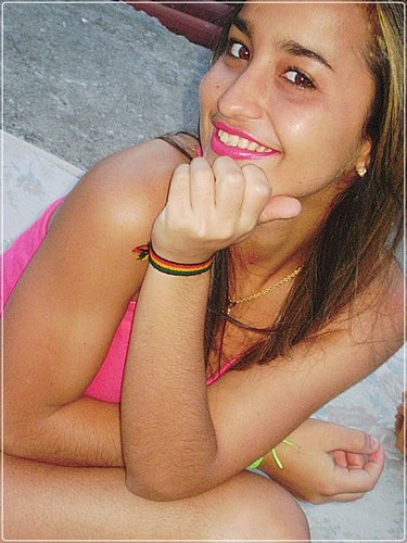 Tenho 17 anos,sou libriana,sou bem pequena,bem magrinha...
- Pré universitaria!