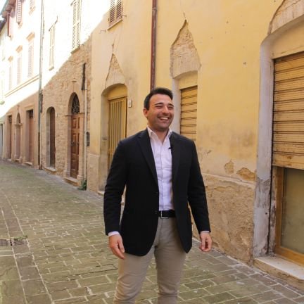 HermesCarbone's profile picture. 📰 Giornalista @QdSit 
📇 Ex @Repubblica e @Unimc
📚 London School of Journalism e @UniMessina Alumni
📺 Autore di Storie e @Cosmopolitalia