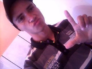 ,nαo tente me entender; 
sou completαmente diferente do que vooc imαginα 
posso chegαr mαis longe que vooc pensα :)
sou unico, meu modo de pensαr é di