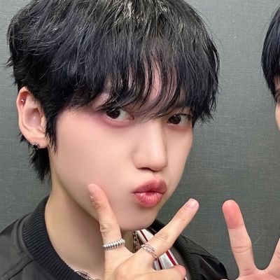 김퓨즈💡낯가리는 ENFP, 주춤해도 속으론 엄청 반가워하고 있어요
너와의 모든 날
매일이 내겐 Special day
그 어떤 계절 속에도 우린
오늘처럼 늘 푸를 거야
#온앤오프(ONF)