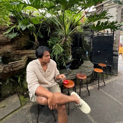Seorang budisatwa yang bermain di ruang-waktu Tenggara Asia. Flâneur: olahraga, litigasi, sastera 🇲🇾