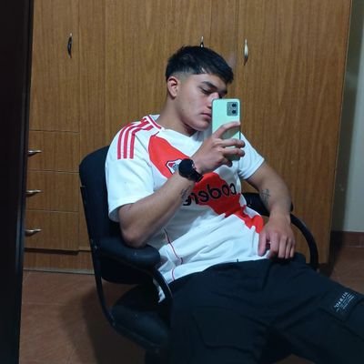 MartinMarengoo's profile picture. a la mierda mis sentimientos, es momento de triunfar en esta vida🍀