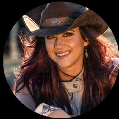 Official twitter of Ashley Wineland Country Music Singer/ Songwriter Desert Rat - Horses & Dirt Bikes Nationally Touring 'Crank It Up'