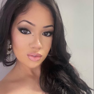 Latinabarbie00s's profile picture. 𝒮ℴ𝓂ℯ𝓌𝒽ℯ𝓇ℯ ℴ𝓃𝓁𝒾𝓃ℯ 𝓈𝒽ℴ𝓅𝓅𝒾𝓃ℊ  ..💅🏼💋🍸