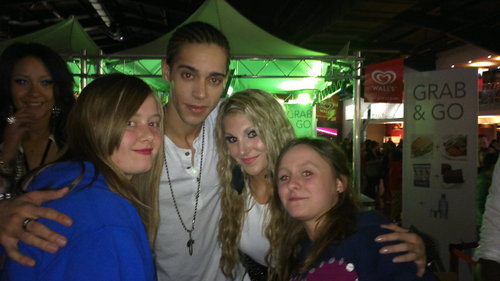 TweetmeNaomi's profile picture. 16 love JLS!!:* JUSTIN BIEBER ,ONE DIRECTION ,NVS AND VIDA AND THE WANTED xxxx