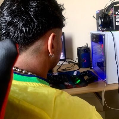 blackthigs77's profile picture. Na maioria das vezes eu só reclamo 🥱