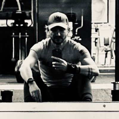 Male content creator 🔞 On an exciting erotic journey. Have female talent, but available for collab and bookings. DM😘 42 y/o.