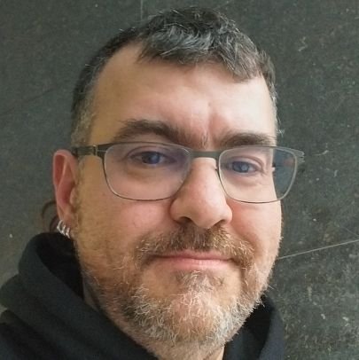Català, Cortsenc, Comunista, Culé i Cristià. Sóc graduat social col·legiat i llicenciat en ciències del treball. Oi! Ska! Soul! Reagge! Punk! em posen a punt 👊