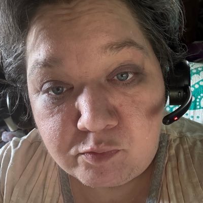 mom of three heathens. cereal tester. dancer. lover of life. and the life of loves.