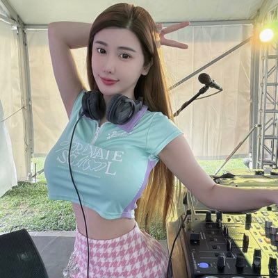 e_xxapple's profile picture. Fashion Model, Music DJ, brand ambassador , Entrepreneur and Philanthropist.