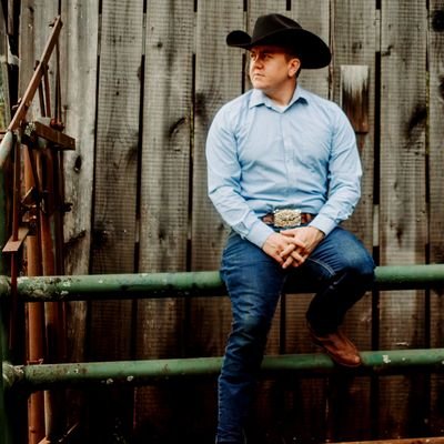 🖤 Author of The Haunting of Shoals Hollow 😱
🐮 Our Farm 🚜
🐄 Clarks Appalachian Farm
💙 Mental Health Advocate 💚