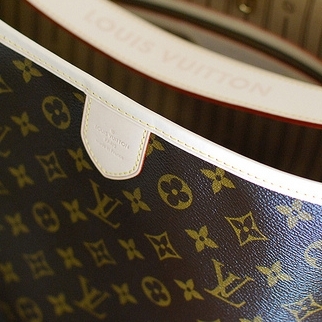 PursesBag's profile picture. Providing a daily fix for bag-loving women everywhere. News, blogs, designers, launches, celebrities, reviews, and more.