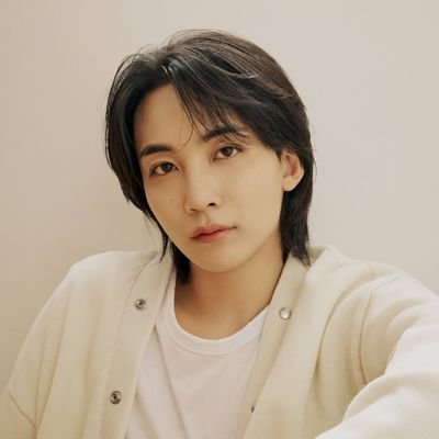 Enfermeira e futuramente médica,fã de kpop,uma carat e enlouquecidamente apaixonada por 17 seventeen,bias Jeonghan....amante de doramas e kpop😇 💙💖💎
