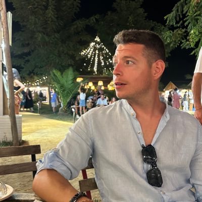 AdriaJoseTrias's profile picture. 🏀 Entrenador de Bàsquet             🫱🏼‍🫲🏽 Graduat en CAFE. Màster d’educació