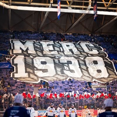 Thotodo9211's profile picture. Gärtner |
33 |
MERC & EBB Fan |
Motorsport | 
Gaming |

Der Typ, der in Fußballstadien geht aber nicht für Fußball.