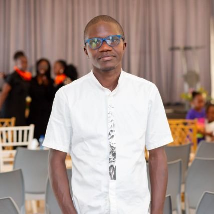 Makumbiii's profile picture. Dare to Dream.