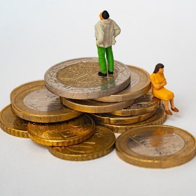 MoneyHacksX's profile picture. 26 años. 50k 🚀 🏦 Hablando de dinero para que no te falte a final de mes. 📈Invierto, ahorro y evito comprar cosas que no necesito (a veces).