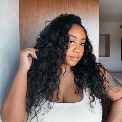 IG: @_anree_ 🌴 | Follow @blkgirlswholovewine on IG & Tiktok🍷 Brand Design | UGC Portfolio ⬇️ Let’s work! ✨