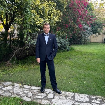 Conservador y de derecha. Tengo una PyME. Hago excavaciones para edificios. Argentina con crédito hipotecario, vuela. El CAC ya no le gana el Dólar.