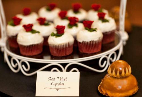 SugarBarDiva's profile picture. Food. Fashion. Books. Music + Banter. Ferragamo-loving.♥ 50s, 80s & 90s. I dream of cakes in full colour, HD. xxx Your GentleObserver.