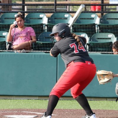 Sofiab74_2029's profile picture. C/O 2029 / Stingers Les / GPA 4.0 /RHP/RHB/1B/ NJHS/ 🥎#74 sjbustamante0779@icloud.com