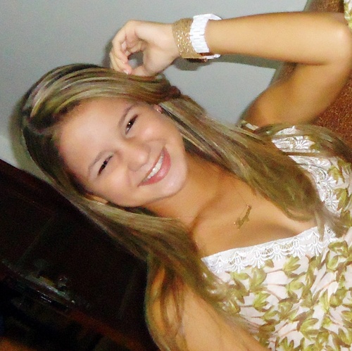Sou uma agressividade de palavras, um humor em transição, um monte de pensamentos embaralhados em ordem alfabética.