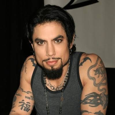 the ink master and also a member of Jane addiction band 🎸