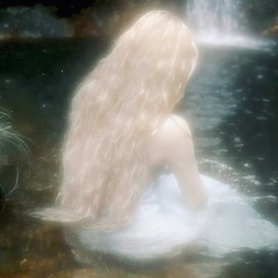 bellandbone's profile picture. aristocratic exile, barefoot in silk