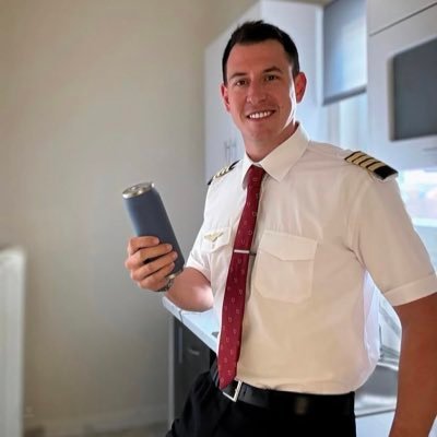 Pilotenes454's profile picture. always striving for personal Growth                     I’m here for fun and life adventure 🦜