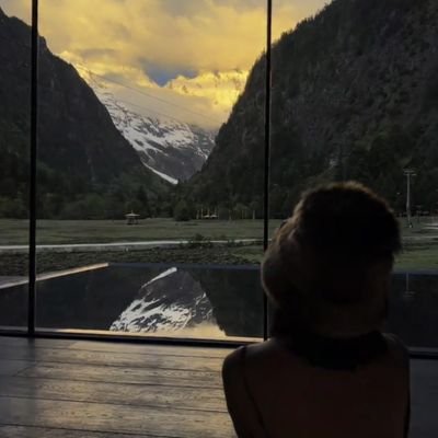 XinChin154673's profile picture. 小圈，女贝