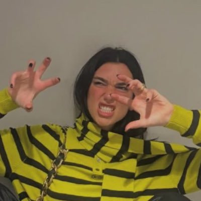 4shij's profile picture. be kind to urself a little more everyday 𖤐